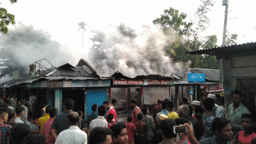 মৌলভীবাজারে অগ্নিকাণ্ডে বসতবাড়িসহ ১৬ দোকান পুড়ে ছাই