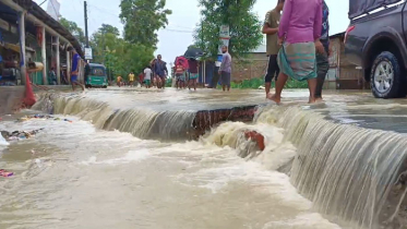 ৭ নদীর পানি বিপৎসীমার ওপর দিয়ে প্রবাহিত