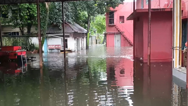 ধীরে নামছে বন্যার পানি, বাড়ি ফেরার অপেক্ষায় সাড়ে ৩৩ হাজার মানুষ