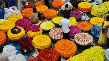 ফুল বাজারে বসন্ত ও ভালোবাসার উত্তাপ 