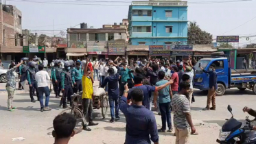 জাতীয় বিশ্ববিদ্যালয় গেটে শিক্ষার্থীদের বিক্ষোভ ও মহাসড়ক অবরোধ