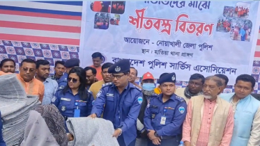 হাতিয়ায় পুলিশের পক্ষ থেকে শীতবস্ত্র বিতরণ