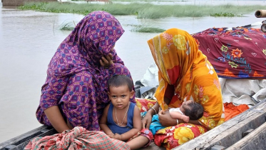 চরম দুর্ভোগে চরাঞ্চলের বন্যা কবলিত মানুষ