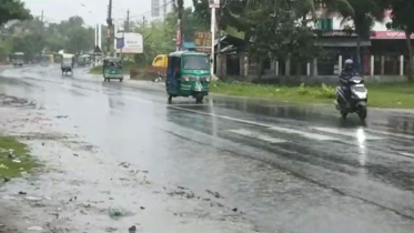 খুলনায় শুরু ঝড়-বৃষ্টি, ঝুঁকিতে ১২ কিমি বাঁধ