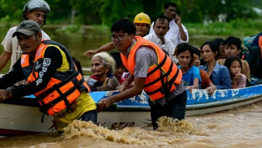 মিয়ানমারে বন্যায় মৃতের সংখ্যা বেড়ে দাঁড়িয়েছে ৩০০