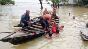 অঞ্জলি দিতে গিয়ে নৌকা ডুবে প্রাণ গেল ফুফু-ভাতিজার