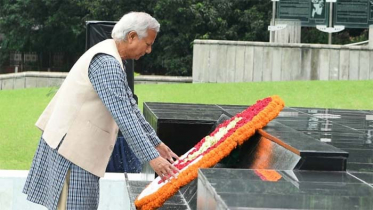 শিখা অনির্বাণে প্রধান উপদেষ্টার শ্রদ্ধা নিবেদন 