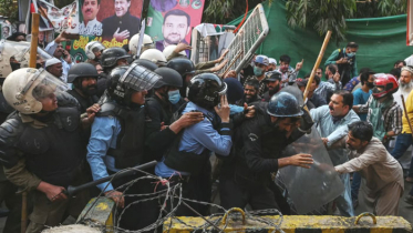 ইমরান খাকে গ্রেপ্তারের চেষ্টা ব্যর্থ, পুলিশের সঙ্গে সংঘর্ষ