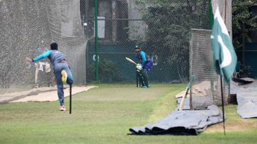 পতাকা টানিয়ে অনুশীলনে পাকিস্তান, ব্যাখ্যা দিলেন কোচ