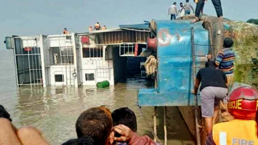 পাটুরিয়ায় যানবাহনসহ ডুবে গেলো রো রো ফেরি