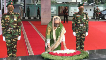 প্রতিষ্ঠাবার্ষিকী: বঙ্গবন্ধুর প্রতিকৃতিতে প্রধানমন্ত্রীর শ্রদ্ধা