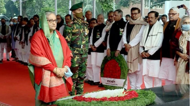 বঙ্গবন্ধুর প্রতিকৃতিতে প্রধানমন্ত্রীর শ্রদ্ধা