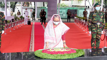 বঙ্গবন্ধুর প্রতিকৃতিতে প্রধানমন্ত্রীর শ্রদ্ধা