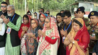 স্বামীর কবর জিয়ারত করলেন শেখ হাসিনা