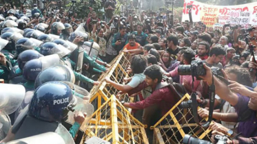 স্বরাষ্ট্র উপদেষ্টার পদত্যাগ দাবিতে আন্দোলনকারী-পুলিশ মুখোমুখি