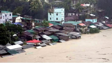 বান্দরবানে বন্যায় ৫ জনের মৃত্যু, পানি কমায় ঘরে ফিরছে লোকজন