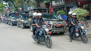 র‌্যাবের নিরাপত্তায় চলছে দূরপাল্লা ও পণ্যবাহী পরিবহন