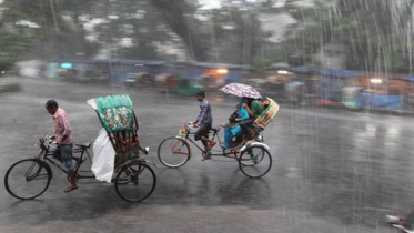 বৃষ্টিতে ভিজে শেষ হবে বছর