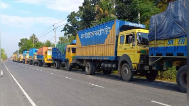 দৌলতদিয়ায় ৯ কিলোমিটার জুড়ে ট্রাকের লাইন