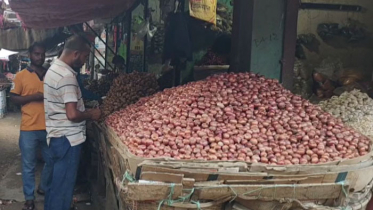 রাজবাড়ীতে দুই দিনের ব্যবধানে পেঁয়াজের দাম কমলো ১০ টাকা