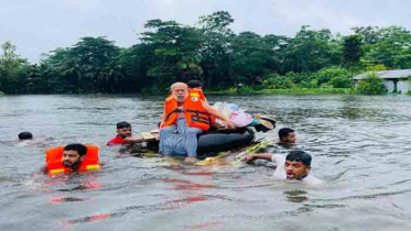 স্মরণকালের ভয়াবহ বন্যায় দুর্গতদের সহায়তায় রেড ক্রিসেন্ট