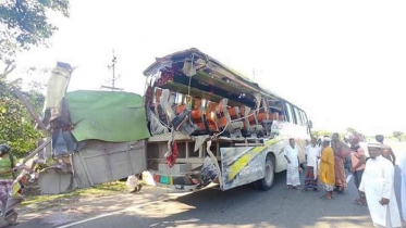 ময়মনসিংহে ট্রাকের ধাক্কায় ৬ জন নিহত