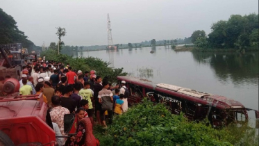 কুমিল্লায় বাসের ধাক্কায় একই পরিবারের ৩ জন নিহত