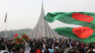 জাতীয় স্মৃতিসৌধে সর্বস্তরের মানুষের ঢল