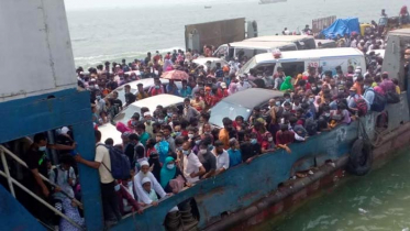 বাংলাবাজার-শিমুলিয়া নৌরুটে দক্ষিণাঞ্চলমুখী যাত্রীদের ভিড়