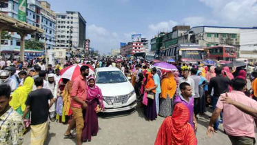 টঙ্গীতে মহাসড়ক অবরোধ করে শ্রমিকদের বিক্ষোভ