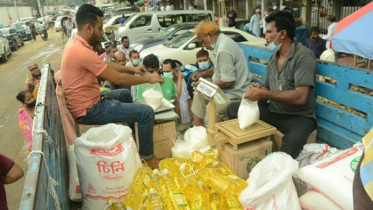 কার্ডধারীদের মধ্যে টিসিবির পণ্য বিক্রি শুরু