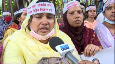 রোদ-বৃষ্টিতে ৩৮ দিন ধরে শাহবাগে আছেন শিক্ষকরা (ভিডিও)