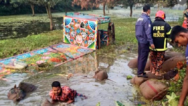 চাঁপাইনবাবগঞ্জে ধান বোঝাই ট্রলি উল্টে নিহত ৭