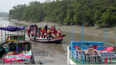 সুন্দরবনে পর্যটকবাহী নৌযান চলাচলে নিষেধাজ্ঞা প্রত্যাহার