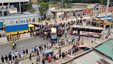 বেতন বৃদ্ধির দাবিতে গাজীপুরে কারখানা শ্রমিকদের বিক্ষোভ