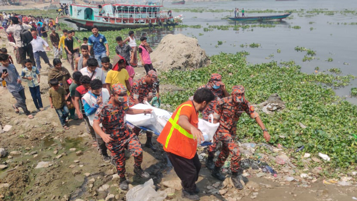 সোমবার আরও একজনের লাশ উদ্ধার করা হয়