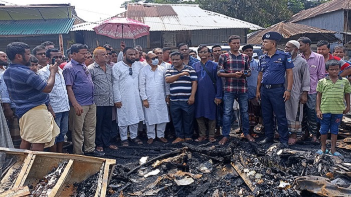 ঘটনাস্থল পরিদর্শন করেন সাংসদ আমিরুল আলম মিলন